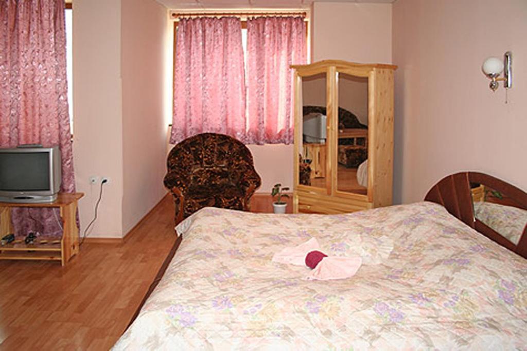 Hotel Rade 2 Vratsa Quarto foto