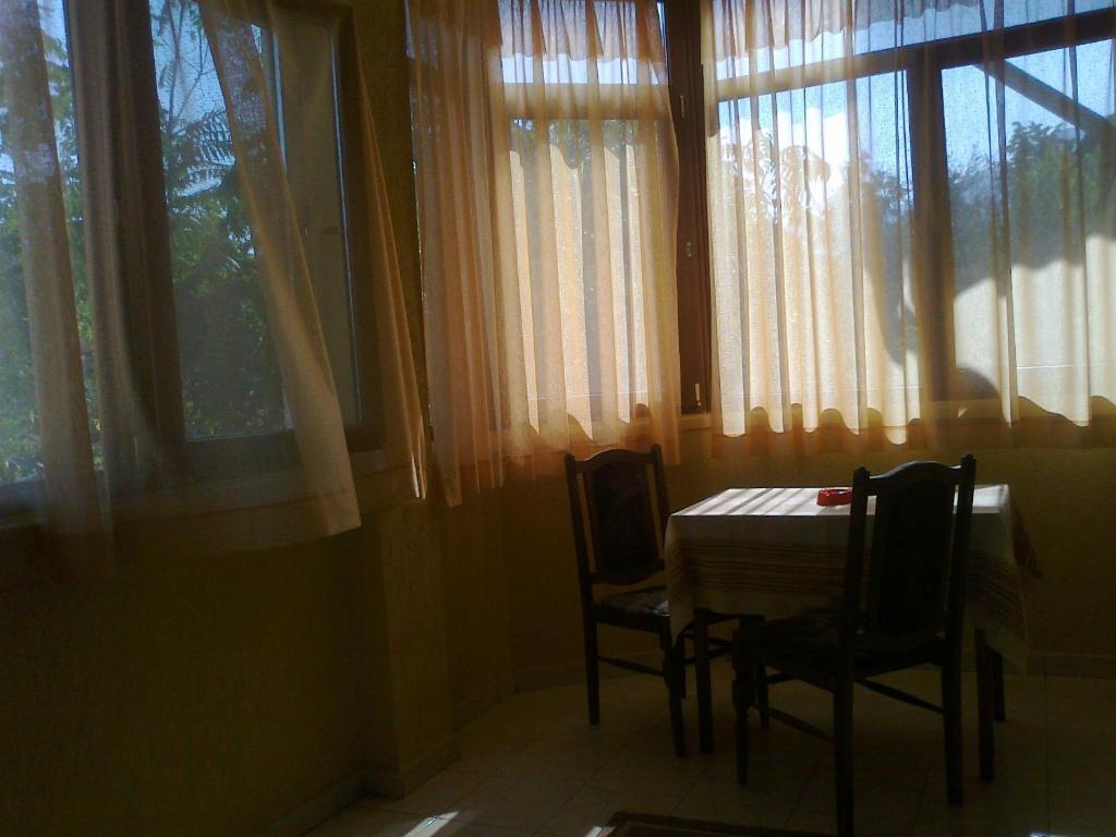 Hotel Rade 2 Vratsa Quarto foto